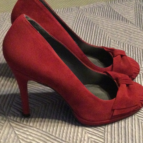 Stuart Weitzman size 7.5 red suede heels for women - Picture 9 of 11